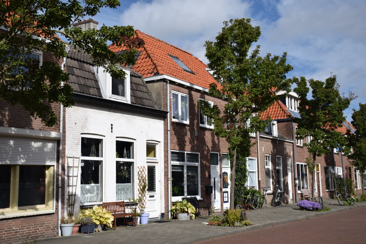 Woningen aan een Nederlandse straat